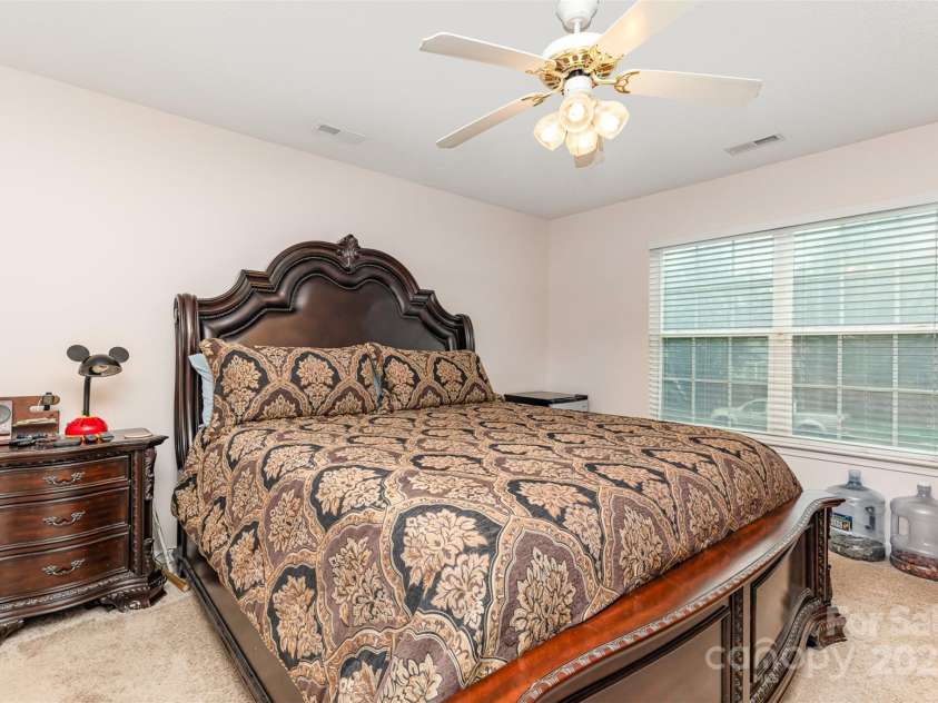 10106 Ashley Farm Drive, Matthews, NC 28105.  MLS# CAR4283061, YatesRealty ID 32419. 