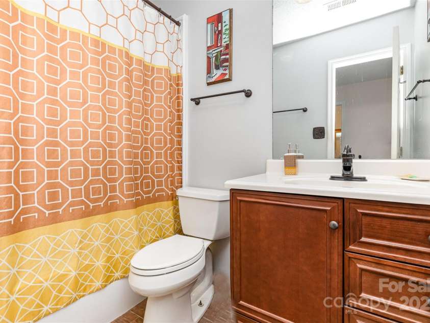 10106 Ashley Farm Drive, Matthews, NC 28105.  MLS# CAR4283061, YatesRealty ID 32419. 