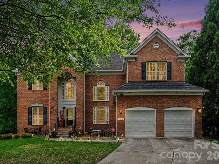 2516 River Oaks Drive, Waxhaw, NC 28173.  MLS# CAR4370058, YatesRealty ID 32419. 