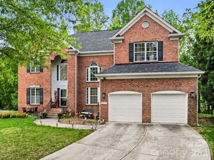 2516 River Oaks Drive, Waxhaw, NC 28173.  MLS# CAR4370058, YatesRealty ID 32419. 