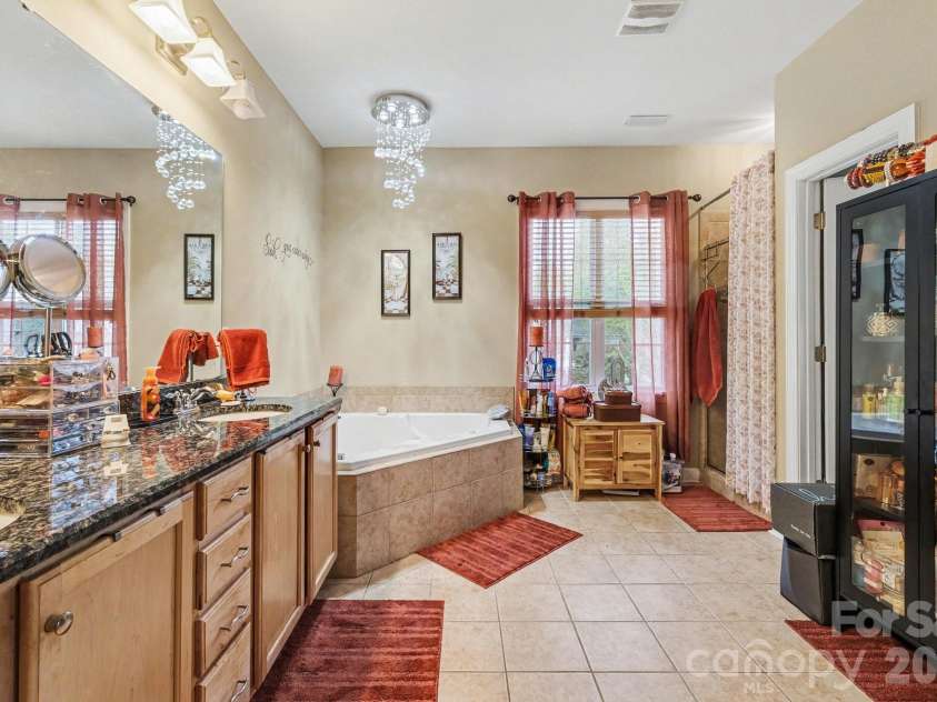 2516 River Oaks Drive, Waxhaw, NC 28173.  MLS# CAR4370058, YatesRealty ID 32419. 