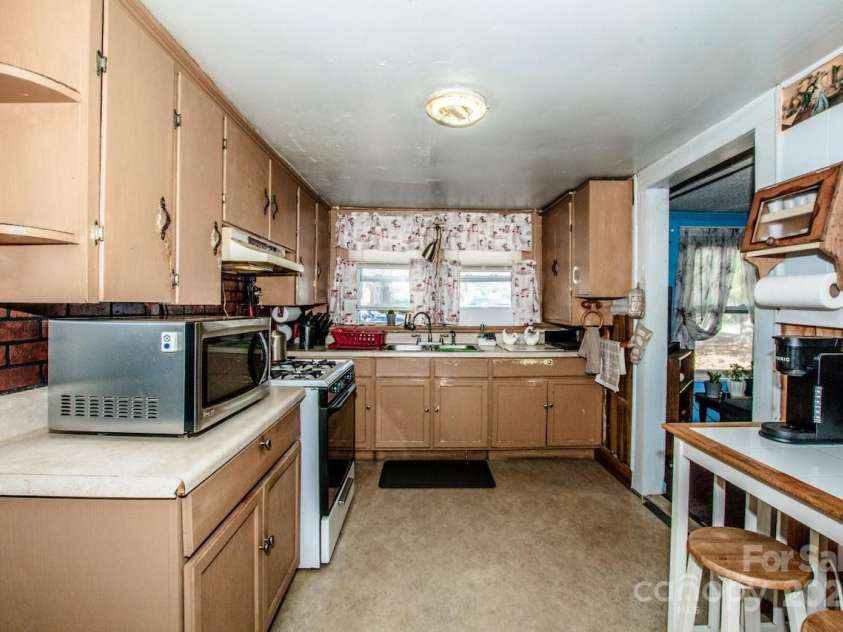 1118 Wall Street, Statesville, NC 28677.  MLS# CAR4191954, YatesRealty ID 3242. 