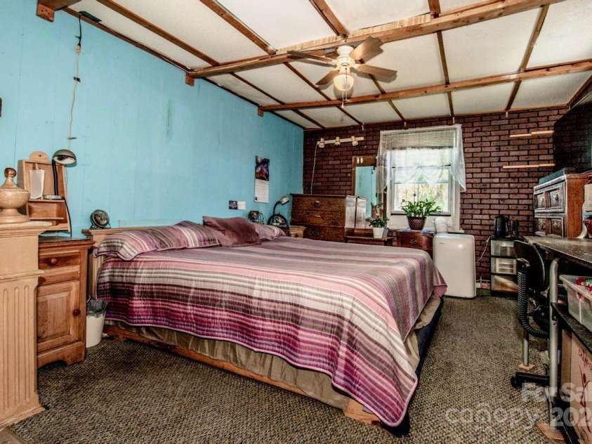 1118 Wall Street, Statesville, NC 28677.  MLS# CAR4191954, YatesRealty ID 3242. 