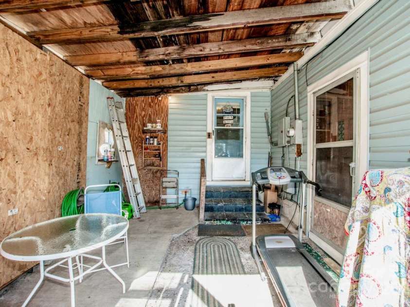 1118 Wall Street, Statesville, NC 28677.  MLS# CAR4191954, YatesRealty ID 3242. Enclosed Porch