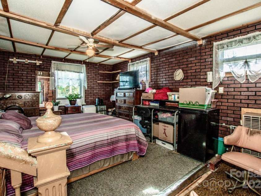 1118 Wall Street, Statesville, NC 28677.  MLS# CAR4191954, YatesRealty ID 3242. Primary Bedroom