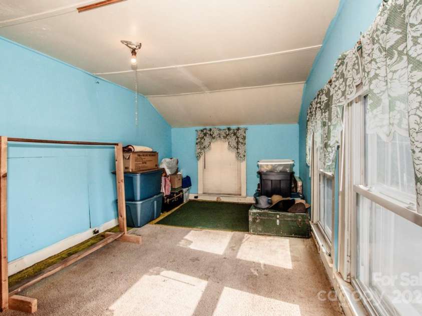 1118 Wall Street, Statesville, NC 28677.  MLS# CAR4191954, YatesRealty ID 3242. Upstairs flex space