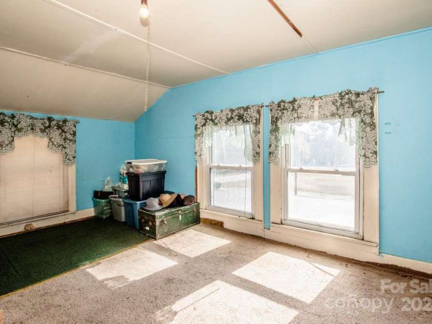 1118 Wall Street, Statesville, NC 28677.  MLS# CAR4191954, YatesRealty ID 3242. Upstairs flex space