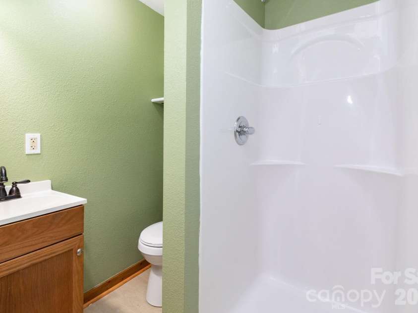 109 Narrow Way Road, Burnsville, NC 28714.  MLS# CAR4390182, YatesRealty ID 32420. Bathroom 3