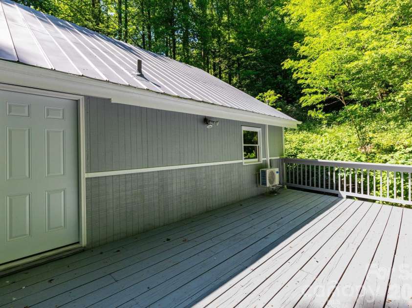 109 Narrow Way Road, Burnsville, NC 28714.  MLS# CAR4390182, YatesRealty ID 32420. Front Entry