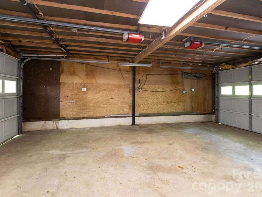 109 Narrow Way Road, Burnsville, NC 28714.  MLS# CAR4390182, YatesRealty ID 32420. Garage