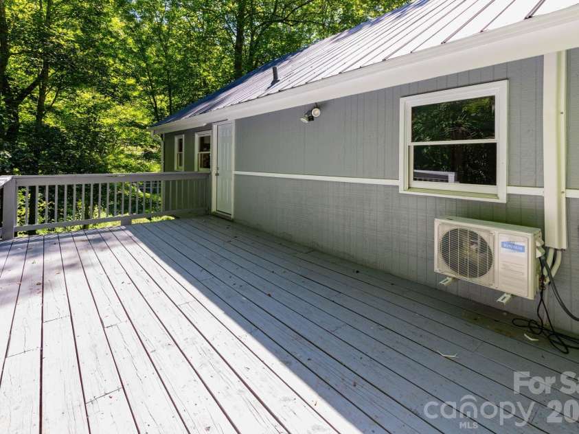 109 Narrow Way Road, Burnsville, NC 28714.  MLS# CAR4390182, YatesRealty ID 32420. Large Deck
