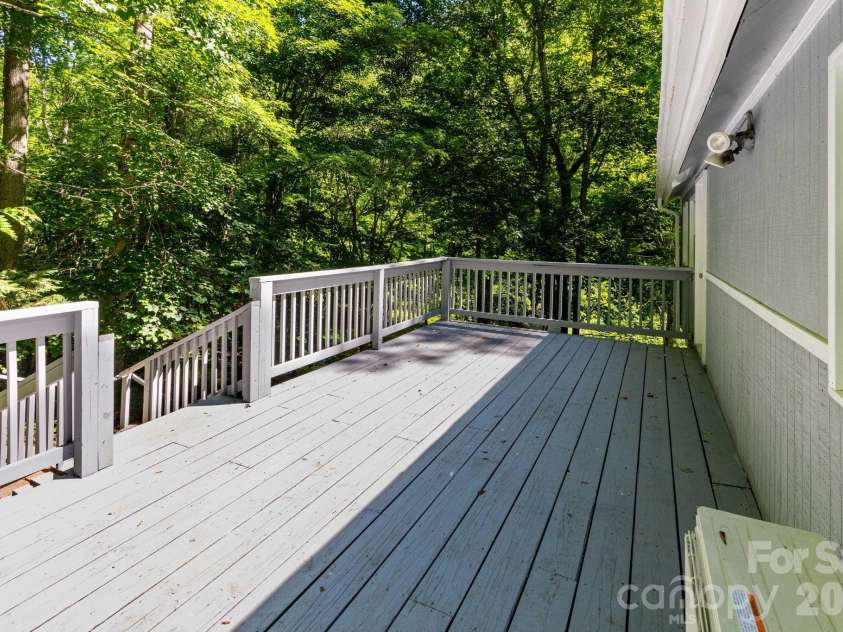 109 Narrow Way Road, Burnsville, NC 28714.  MLS# CAR4390182, YatesRealty ID 32420. Large Deck