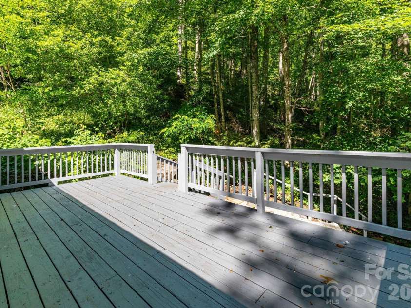 109 Narrow Way Road, Burnsville, NC 28714.  MLS# CAR4390182, YatesRealty ID 32420. Large Deck