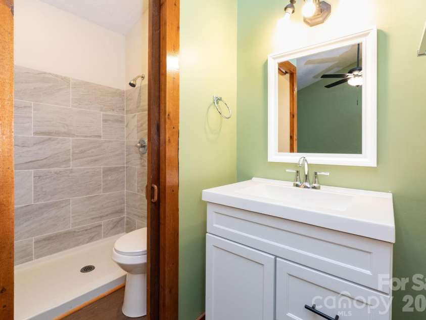 109 Narrow Way Road, Burnsville, NC 28714.  MLS# CAR4390182, YatesRealty ID 32420. Primary Bathroom