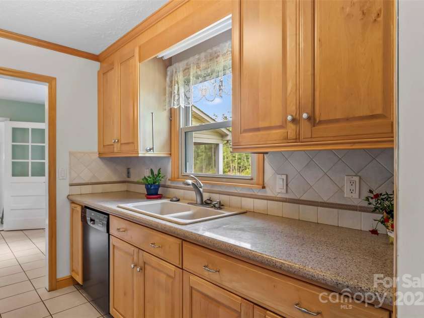2423 Warrior Fork Trail, Morganton, NC 28655.  MLS# CAR4285223, YatesRealty ID 32420. Kitchen has access to formal dining area and casual, tiled eating area