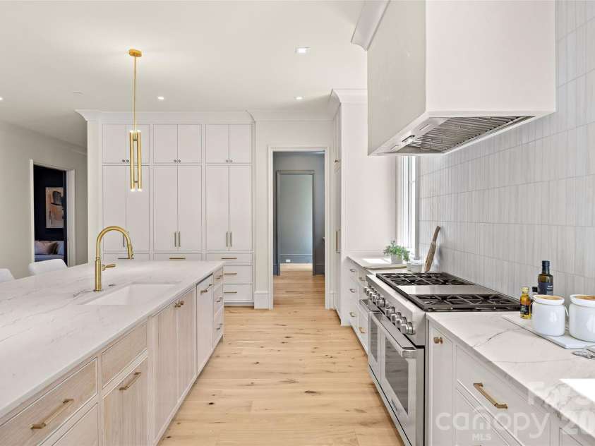 1932 8th Street, Charlotte, NC 28204.  MLS# CAR4388746, YatesRealty ID 32421. Kitchen