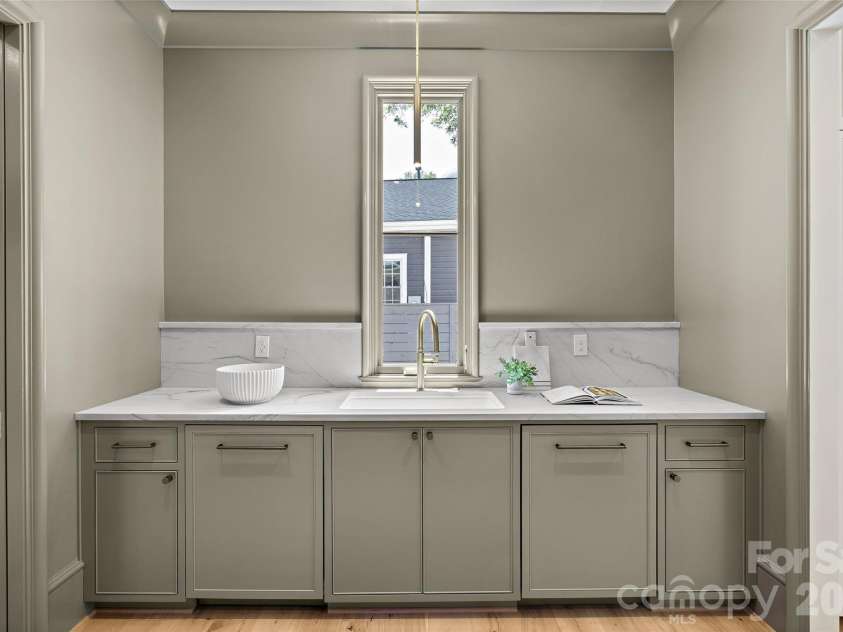 1932 8th Street, Charlotte, NC 28204.  MLS# CAR4388746, YatesRealty ID 32421. Scullery