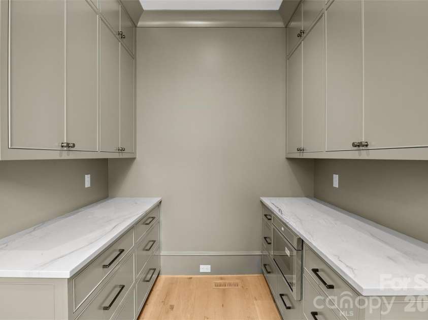 1932 8th Street, Charlotte, NC 28204.  MLS# CAR4388746, YatesRealty ID 32421. Scullery