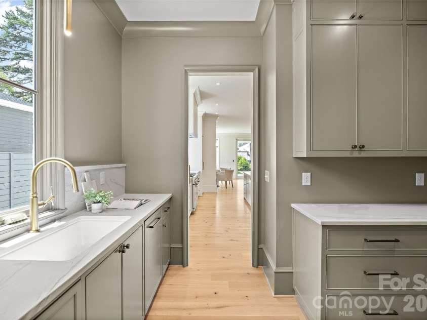 1932 8th Street, Charlotte, NC 28204.  MLS# CAR4388746, YatesRealty ID 32421. Scullery