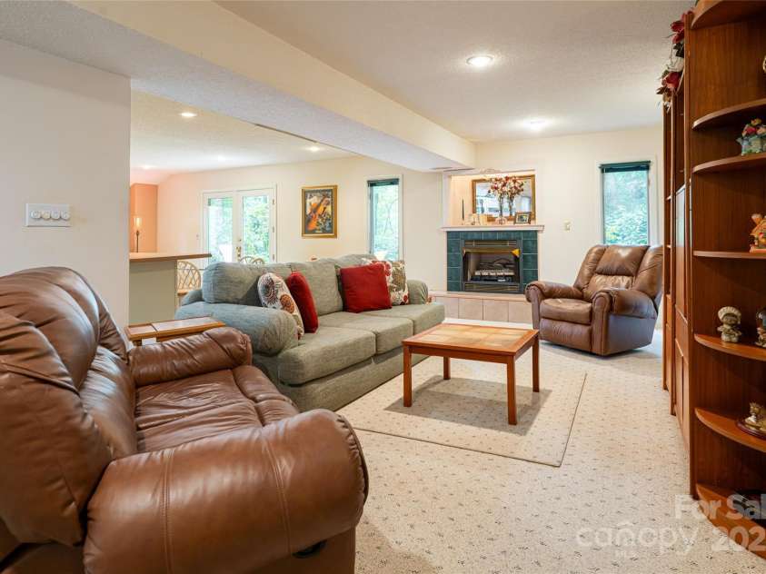 25 Weston Heights Drive, Asheville, NC 28803.  MLS# CAR4285922, YatesRealty ID 32421. Basement living quarters