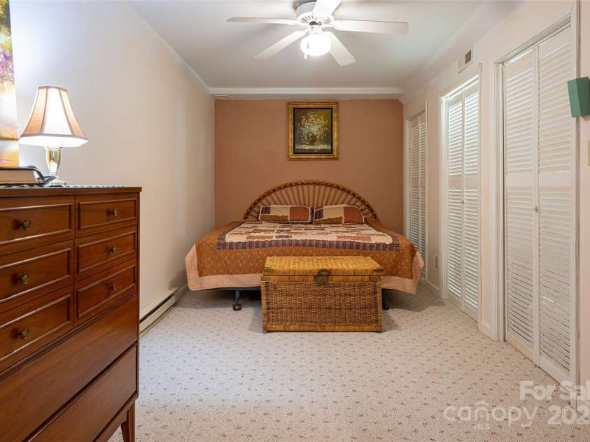 25 Weston Heights Drive, Asheville, NC 28803.  MLS# CAR4285922, YatesRealty ID 32421. Flex room