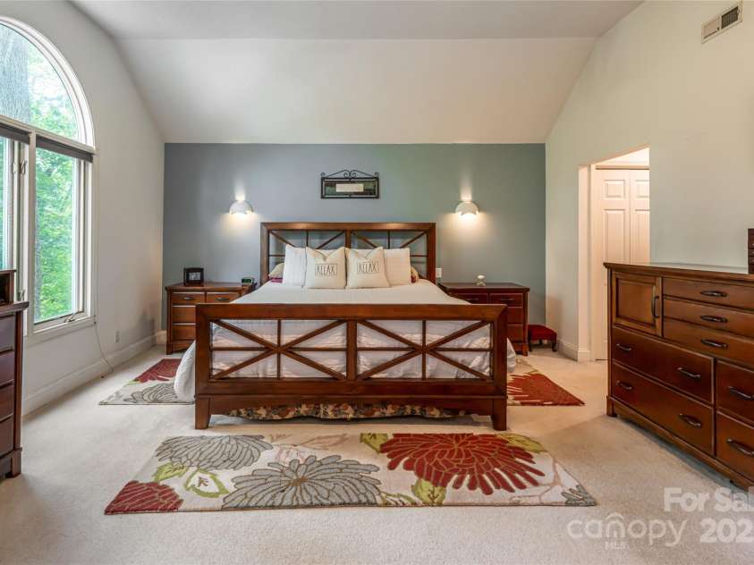 25 Weston Heights Drive, Asheville, NC 28803.  MLS# CAR4285922, YatesRealty ID 32421. Primary bedroom