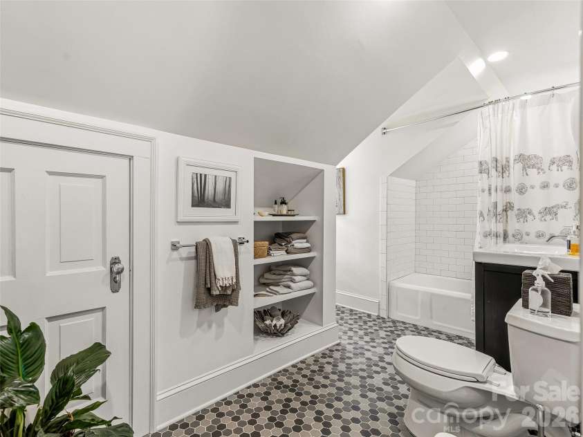 153 Franklin Street, Brevard, NC 28712.  MLS# CAR4390873, YatesRealty ID 32422. 