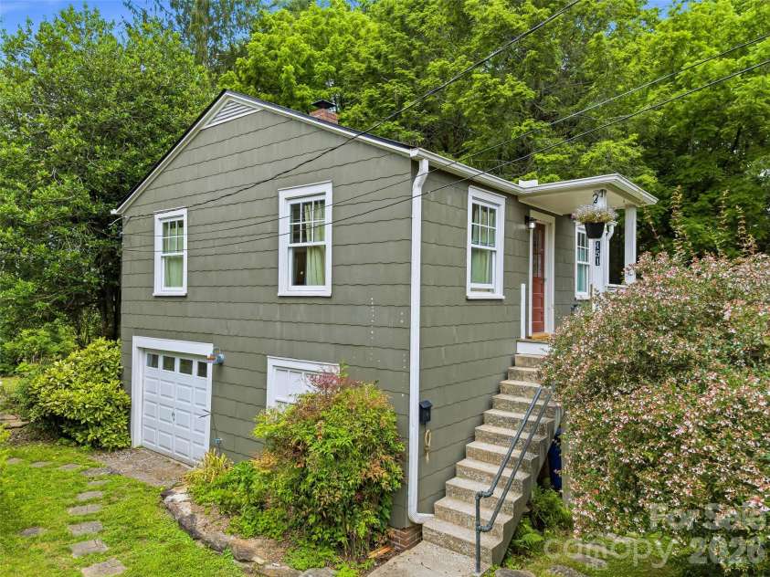 153 Franklin Street, Brevard, NC 28712.  MLS# CAR4390873, YatesRealty ID 32422. 