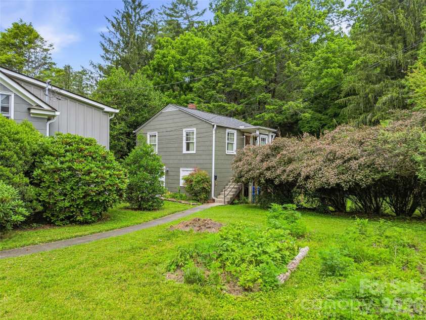 153 Franklin Street, Brevard, NC 28712.  MLS# CAR4390873, YatesRealty ID 32422. 