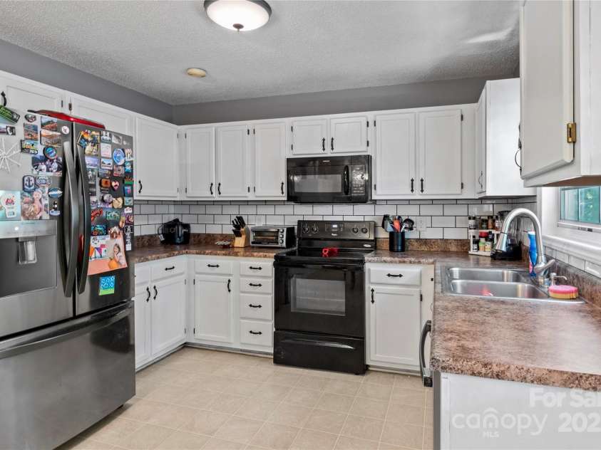 5027 Heidelbury Court, Winston Salem, NC 27106.  MLS# CAR4287371, YatesRealty ID 32423. 