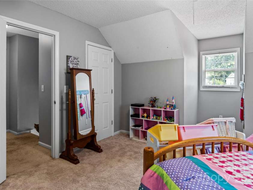 5027 Heidelbury Court, Winston Salem, NC 27106.  MLS# CAR4287371, YatesRealty ID 32423. 