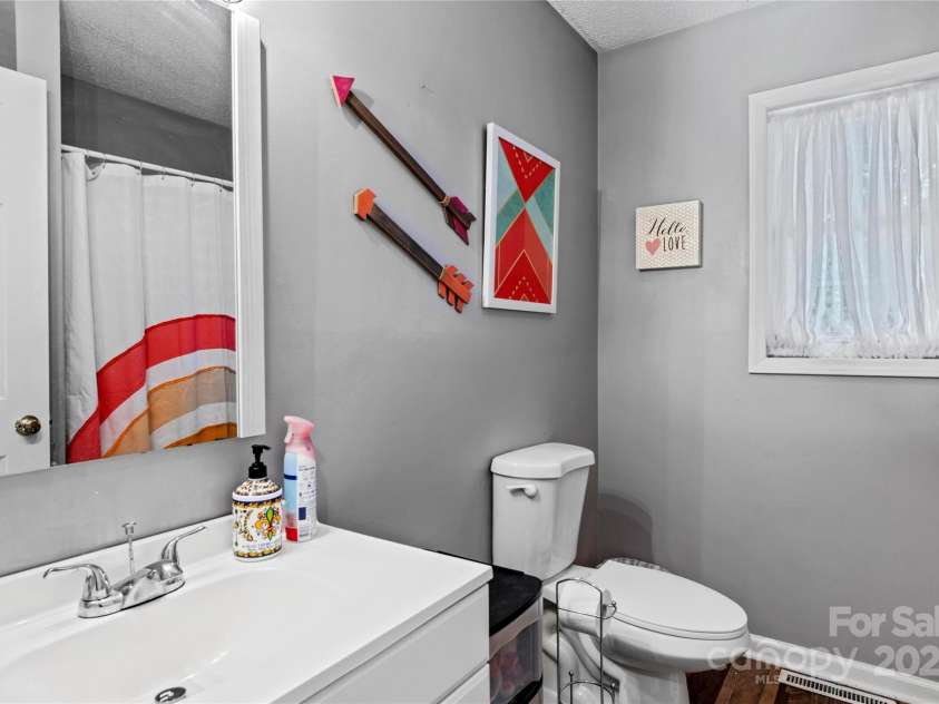 5027 Heidelbury Court, Winston Salem, NC 27106.  MLS# CAR4287371, YatesRealty ID 32423. 
