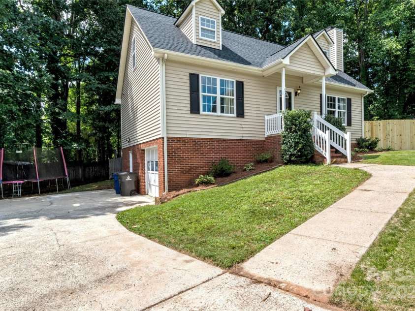 5027 Heidelbury Court, Winston Salem, NC 27106.  MLS# CAR4287371, YatesRealty ID 32423. 