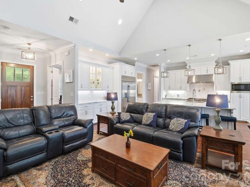 5426 Baker Lane, Lake Wylie, SC 29710.  MLS# CAR4394632, YatesRealty ID 32423. 