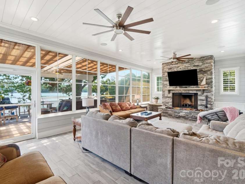 5426 Baker Lane, Lake Wylie, SC 29710.  MLS# CAR4394632, YatesRealty ID 32423. 