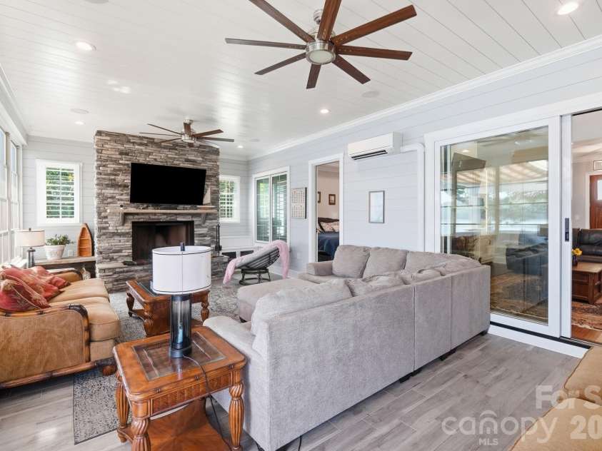 5426 Baker Lane, Lake Wylie, SC 29710.  MLS# CAR4394632, YatesRealty ID 32423. 