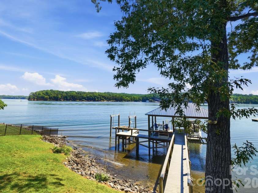 5426 Baker Lane, Lake Wylie, SC 29710.  MLS# CAR4394632, YatesRealty ID 32423. 