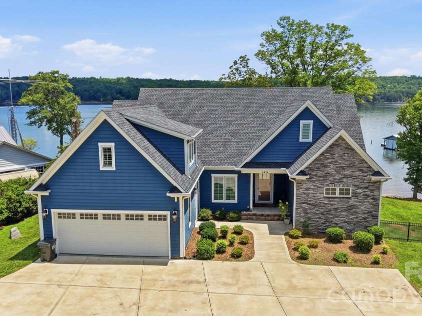 5426 Baker Lane, Lake Wylie, SC 29710.  MLS# CAR4394632, YatesRealty ID 32423. 