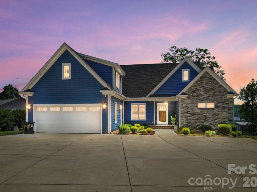 5426 Baker Lane, Lake Wylie, SC 29710.  MLS# CAR4394632, YatesRealty ID 32423. 