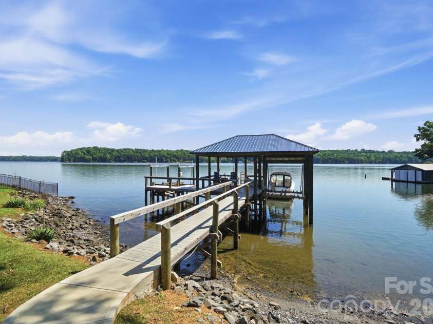 5426 Baker Lane, Lake Wylie, SC 29710.  MLS# CAR4394632, YatesRealty ID 32423. Composite decking on dock.