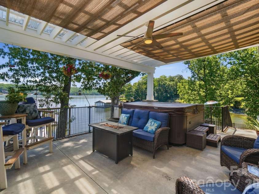 5426 Baker Lane, Lake Wylie, SC 29710.  MLS# CAR4394632, YatesRealty ID 32423. Hottub!
