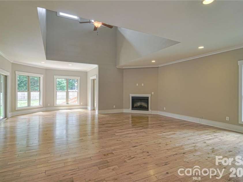 10136 Fairlea Drive, Charlotte, NC 28269.  MLS# CAR4396376, YatesRealty ID 32425. 