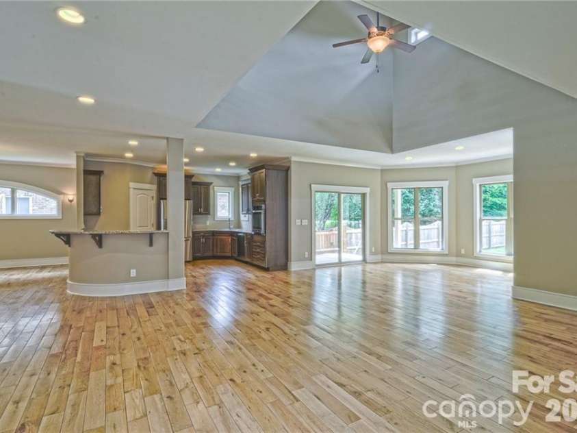 10136 Fairlea Drive, Charlotte, NC 28269.  MLS# CAR4396376, YatesRealty ID 32425. 