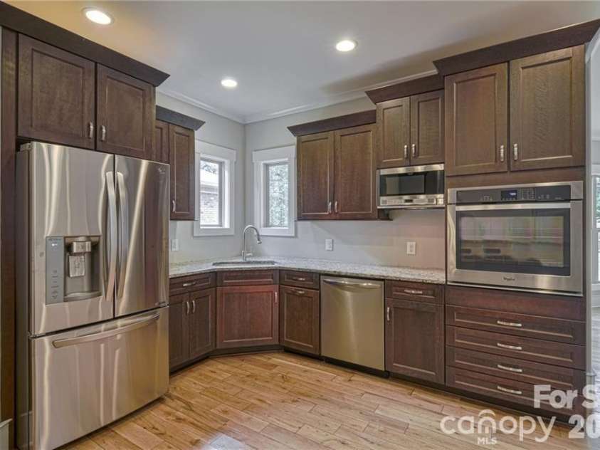 10136 Fairlea Drive, Charlotte, NC 28269.  MLS# CAR4396376, YatesRealty ID 32425. 