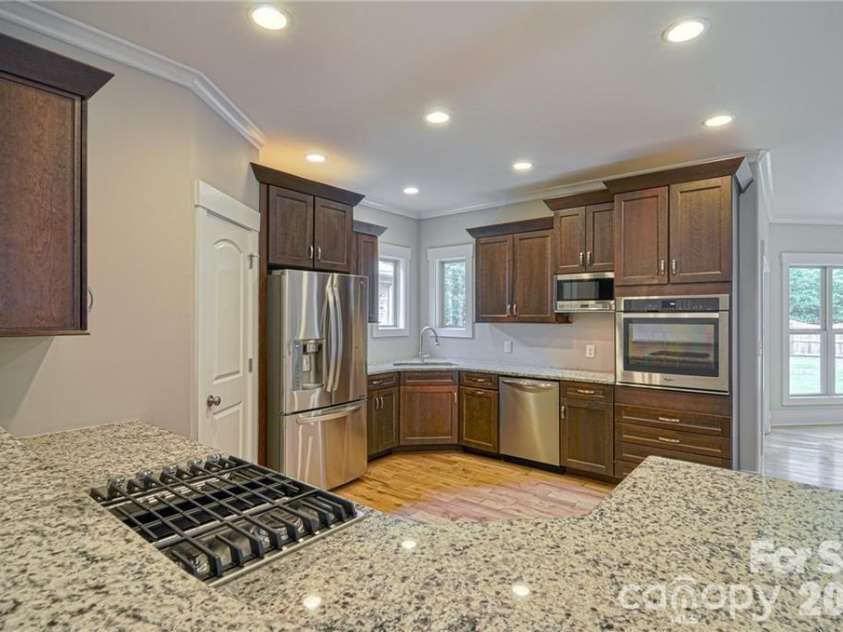 10136 Fairlea Drive, Charlotte, NC 28269.  MLS# CAR4396376, YatesRealty ID 32425. 