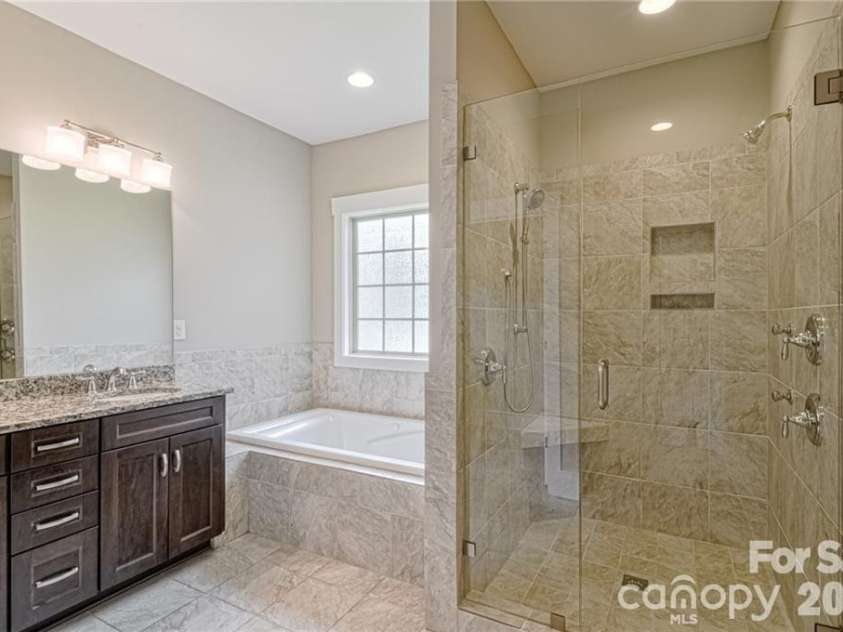 10136 Fairlea Drive, Charlotte, NC 28269.  MLS# CAR4396376, YatesRealty ID 32425. 