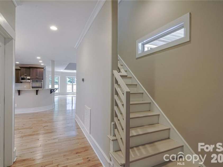 10136 Fairlea Drive, Charlotte, NC 28269.  MLS# CAR4396376, YatesRealty ID 32425. 