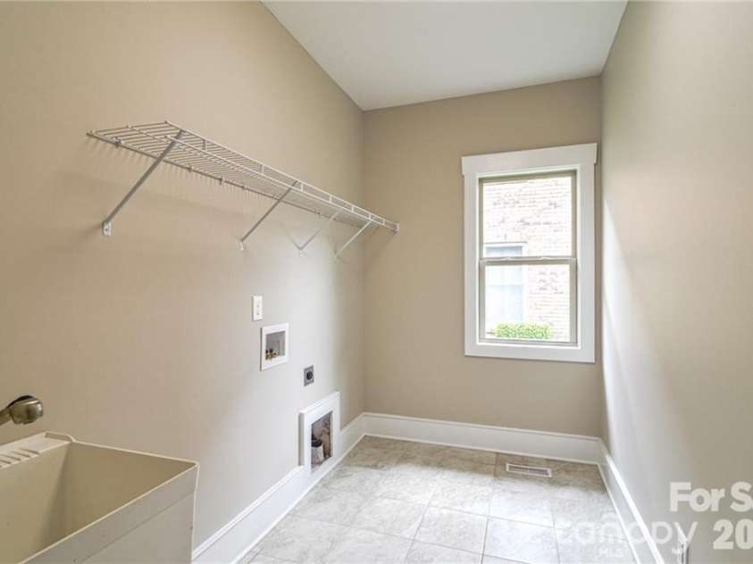 10136 Fairlea Drive, Charlotte, NC 28269.  MLS# CAR4396376, YatesRealty ID 32425. 