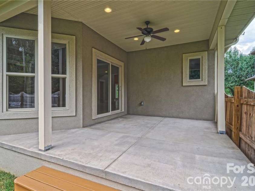 10136 Fairlea Drive, Charlotte, NC 28269.  MLS# CAR4396376, YatesRealty ID 32425. 
