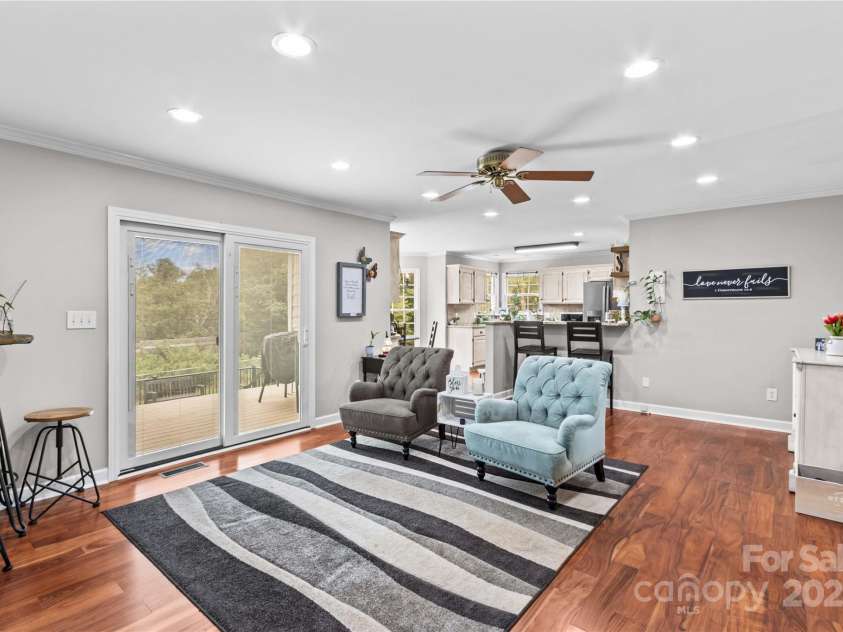 1829 Kenmore Drive, Statesville, NC 28625.  MLS# CAR4291283, YatesRealty ID 32425. 